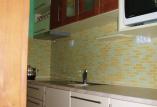 Kuchyňská linka v panelovém bytu v provedení z masivního buku + MDF lakovaná na RAL odstín ( vanilka )